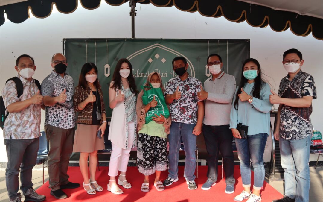 Kegiatan Berbagi Dalam Memperingati Hari Raya